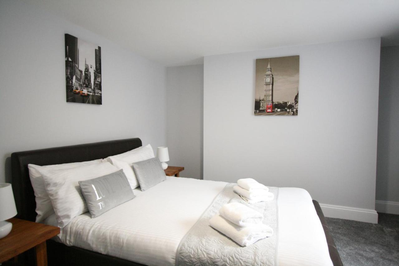 Nelson By The Docks Serviced Apartments By Roomsbooked Gloucester Exterior photo